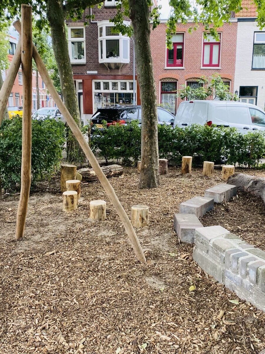 Studio Stadsgroen spelen hout muurtjes hut